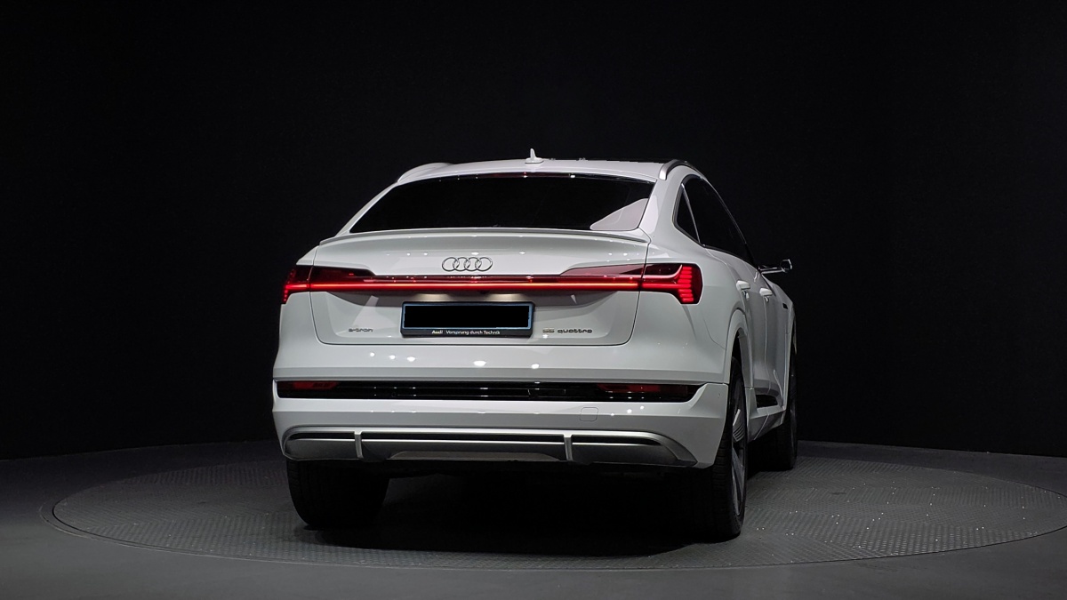 Audi e-tron, 2022 — фото 4 из 12