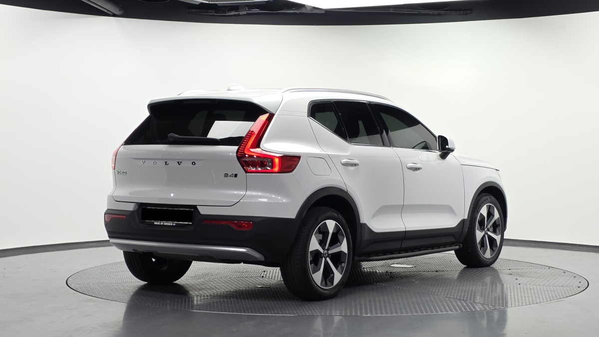 Volvo XC40, 2022 — фото 2 из 12