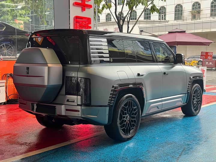 BYD Yangwang U8, 2024 — фото 4 из 9