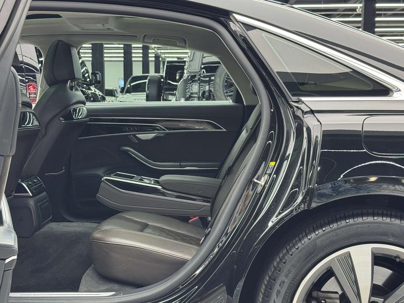 Audi A8 Hybrid, 2021 — фото 10 из 11