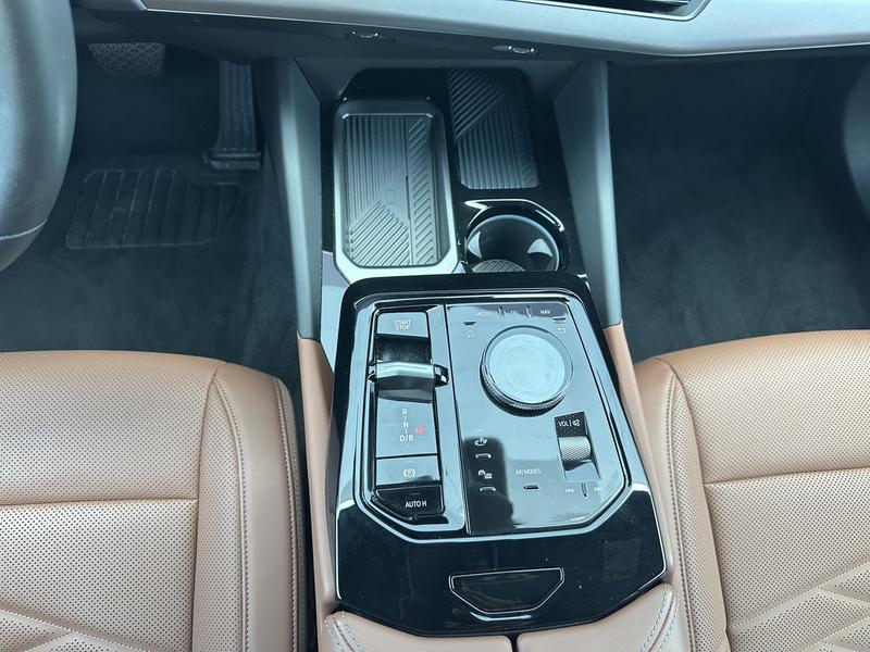 BMW i5, 2025 — фото 6 из 9