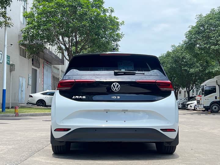 Volkswagen ID.3, 2023 — фото 4 из 9