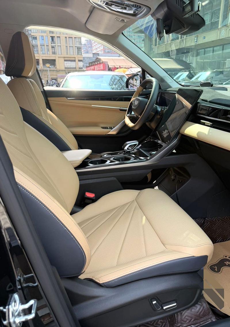 Geely Atlas L, 2023 — фото 7 из 10