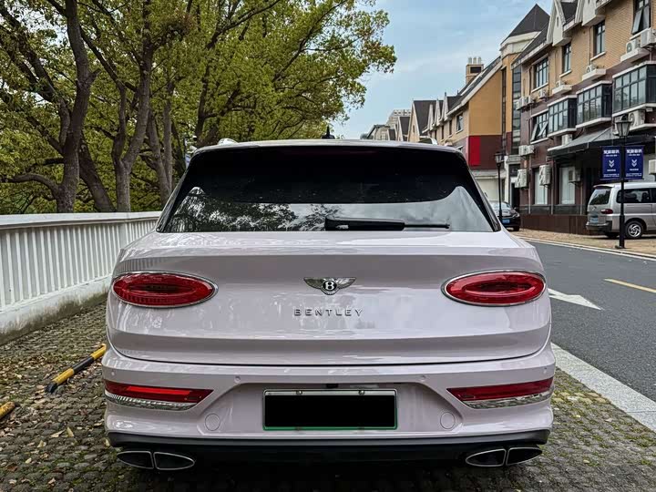 Bentley Bentayga Hybrid, 2021 — фото 3 из 9