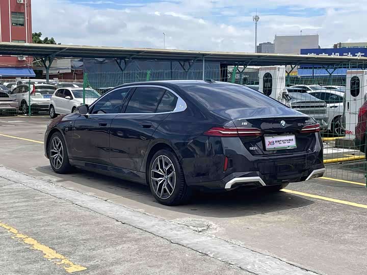 BMW i5, 2024 — фото 2 из 9