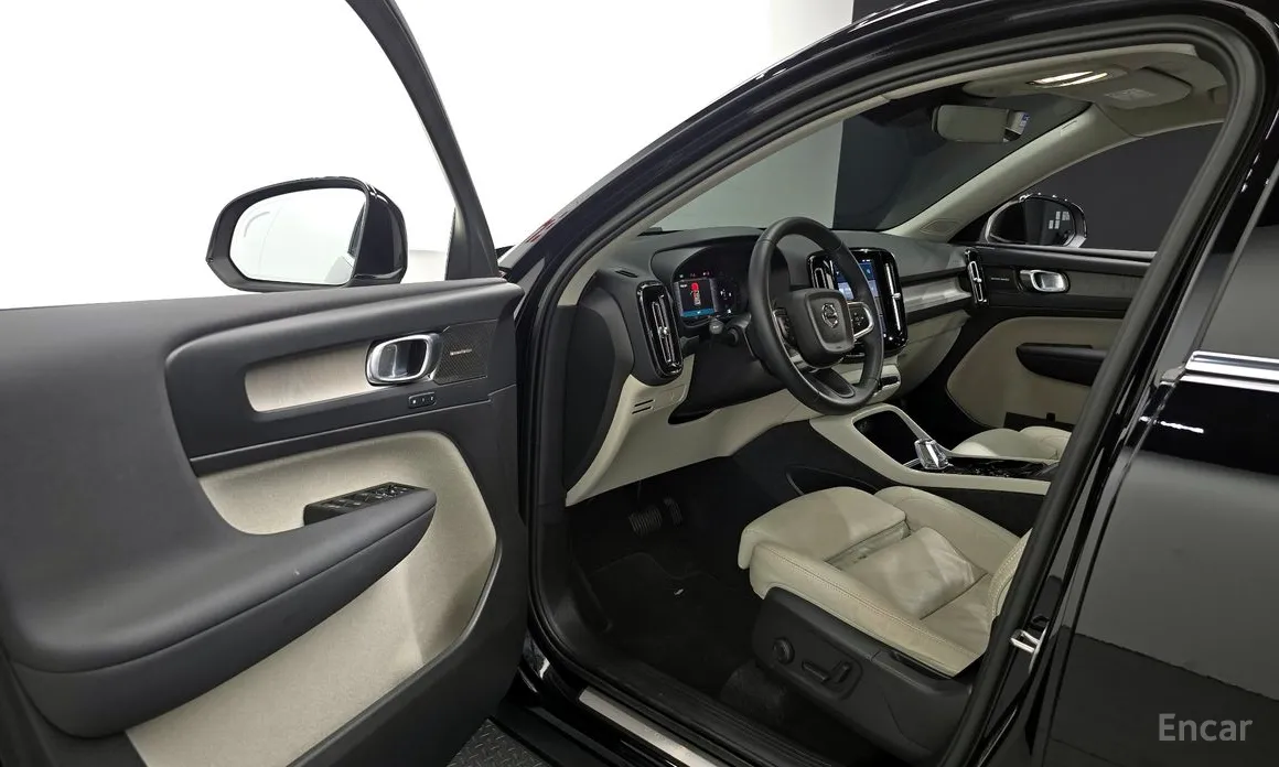 Volvo XC40, 2023 — фото 11 из 12