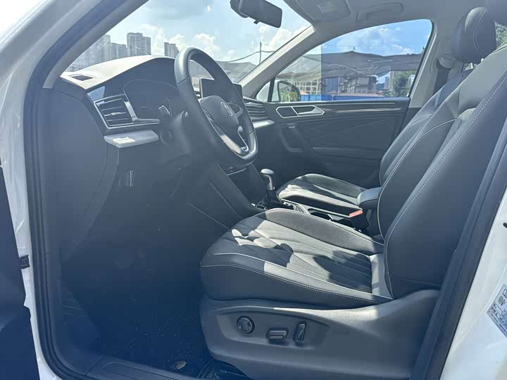 Volkswagen Tiguan L Pro, 2023 — фото 4 из 9