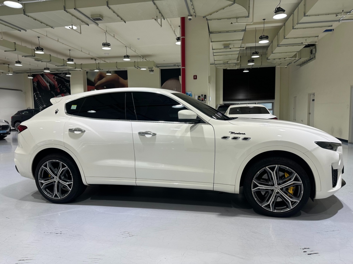 Maserati Levante, 2023 — фото 3 из 12