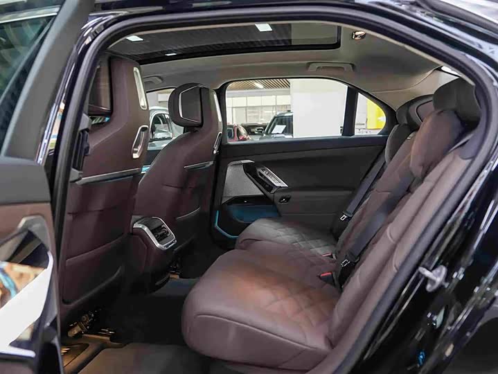 BMW 7 Series, 2024 — фото 5 из 9