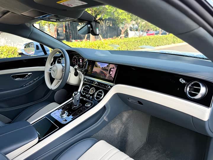 Bentley Continental GT, 2023 — фото 6 из 9