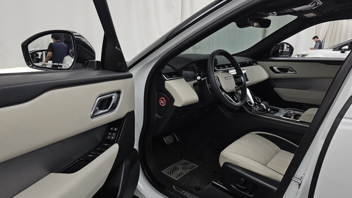 Land Rover Range Rover Velar, 2023 — фото 10 из 12