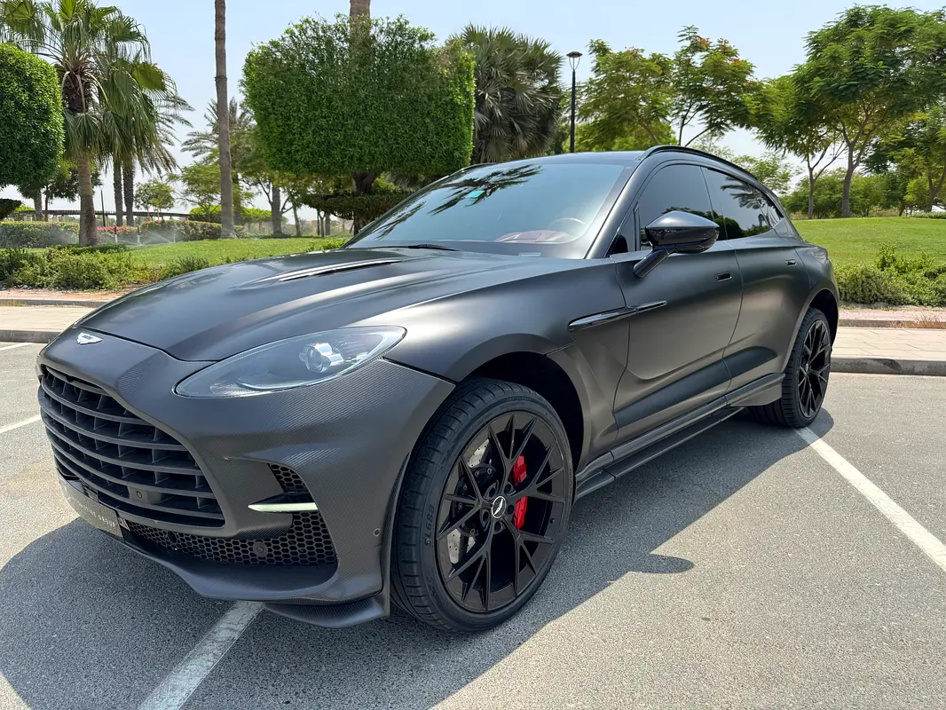 Aston Martin DBX, 2023 — фото 2 из 10