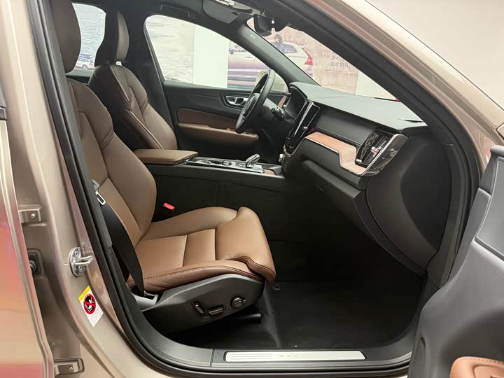 Volvo XC60, 2024 — фото 4 из 9