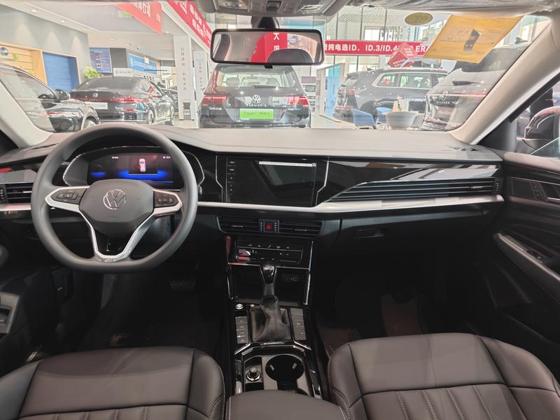 Volkswagen Passat Hybrid, 2025 — фото 6 из 10