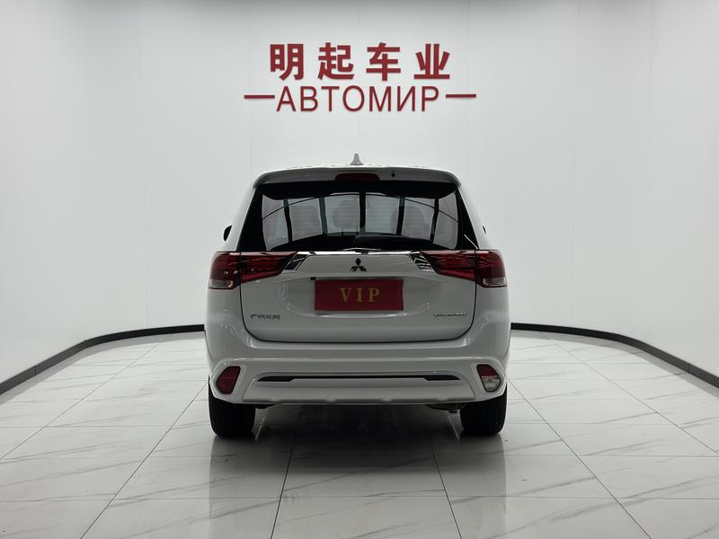 Mitsubishi Outlander, 2023 — фото 5 из 12