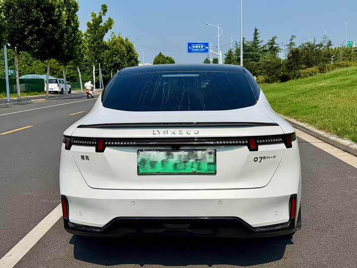 Lynk & Co 07 EM-P Hybrid, 2024 — фото 4 из 9