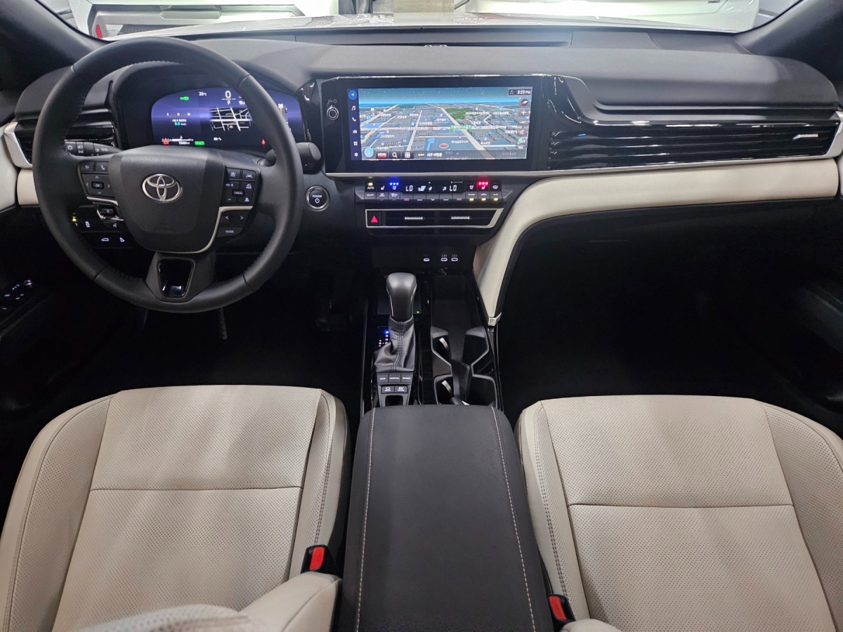 Toyota Camry, 2025 — фото 8 из 12
