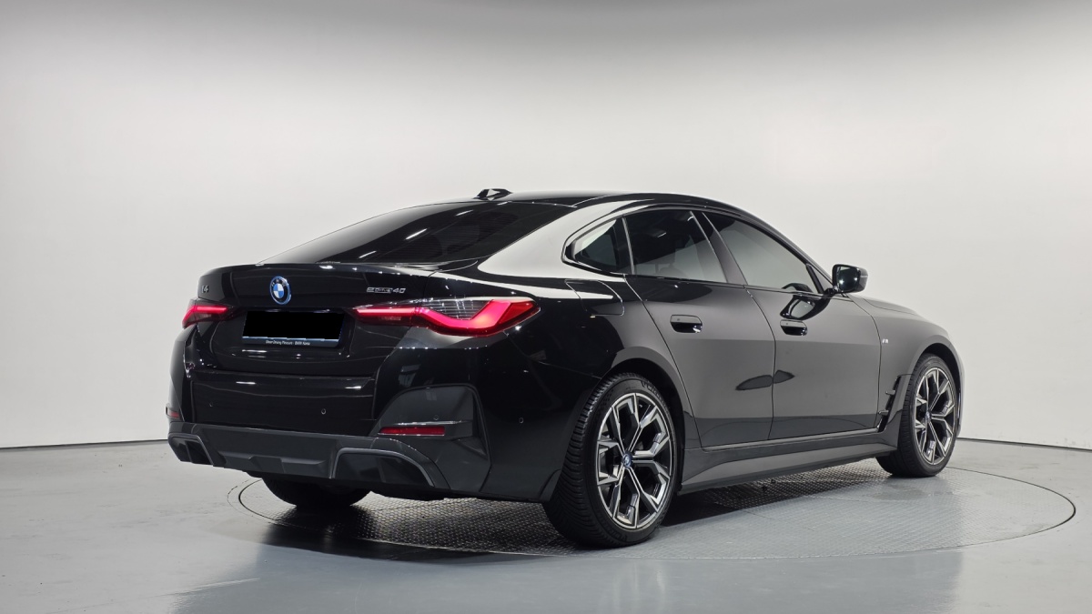 BMW i4, 2022 — фото 2 из 12