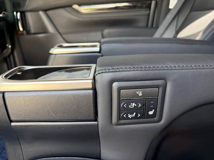 Toyota Vellfire, 2022 — фото 8 из 9