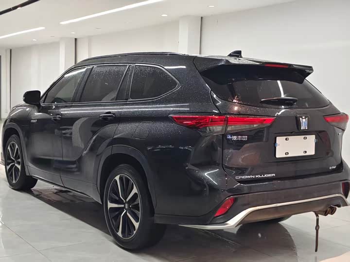 Toyota Crown Kluger, 2022 — фото 7 из 9
