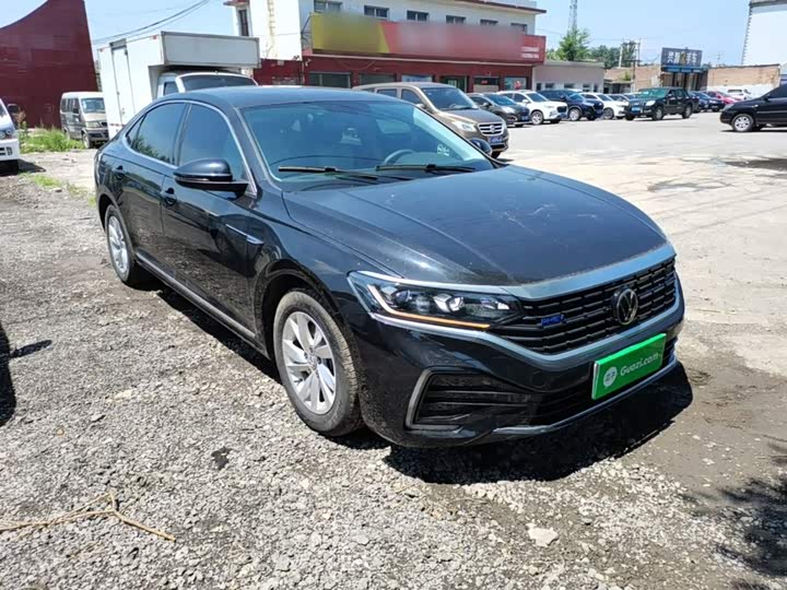 Volkswagen Passat Hybrid, 2023 — фото 4 из 9