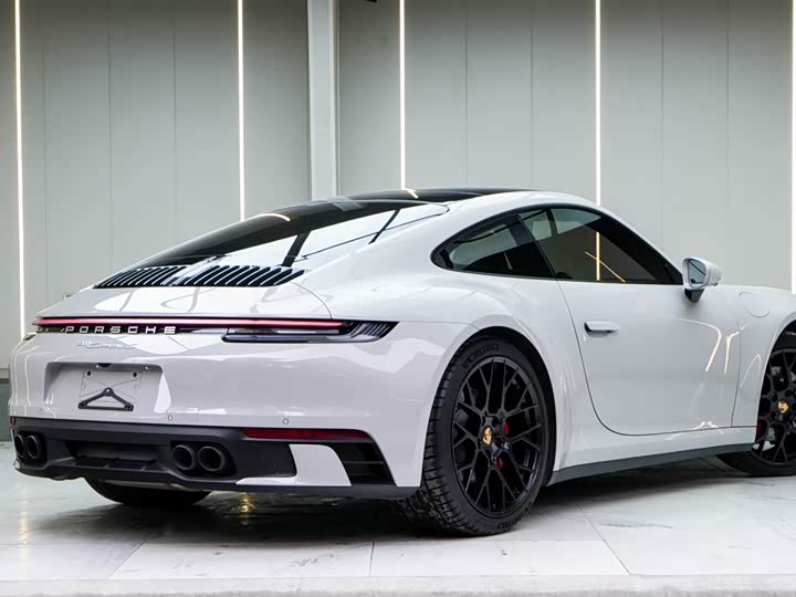 Porsche 911, 2023 — фото 8 из 9