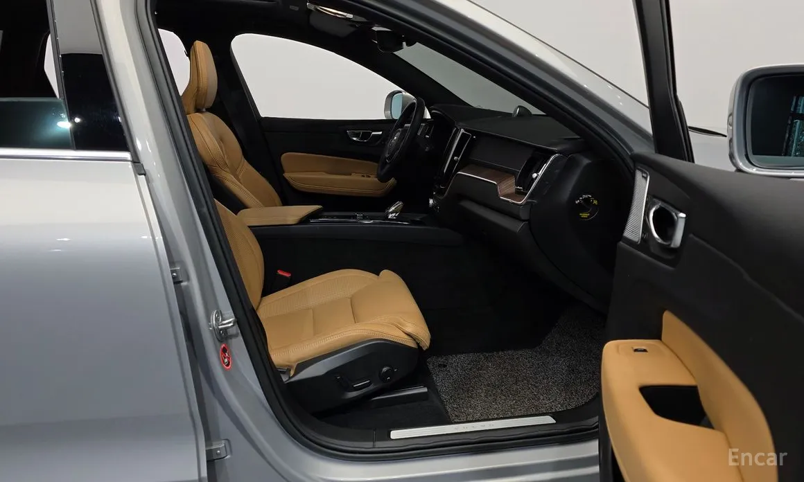 Volvo XC60, 2022 — фото 11 из 12