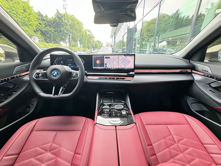 BMW i5, 2024 — фото 8 из 9