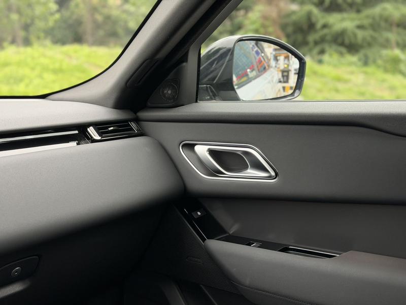 Land Rover Range Rover Velar, 2024 — фото 7 из 12
