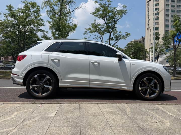 Audi Q3, 2022 — фото 8 из 9