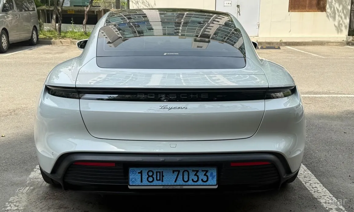 Porsche Taycan, 2024 — фото 4 из 12