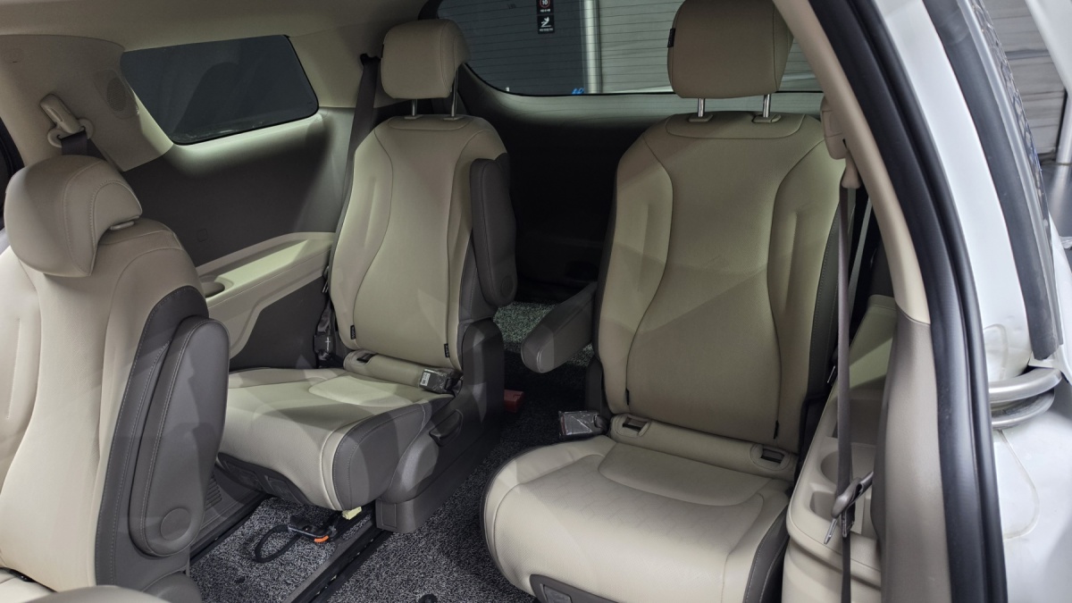 Kia Carnival, 2022 — фото 11 из 12