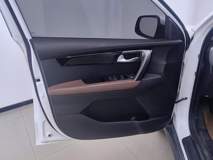 Kia Sportage GT-line, 2023 — фото 7 из 9