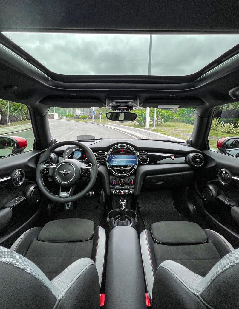 Mini Mini JCW, 2022 — фото 9 из 12