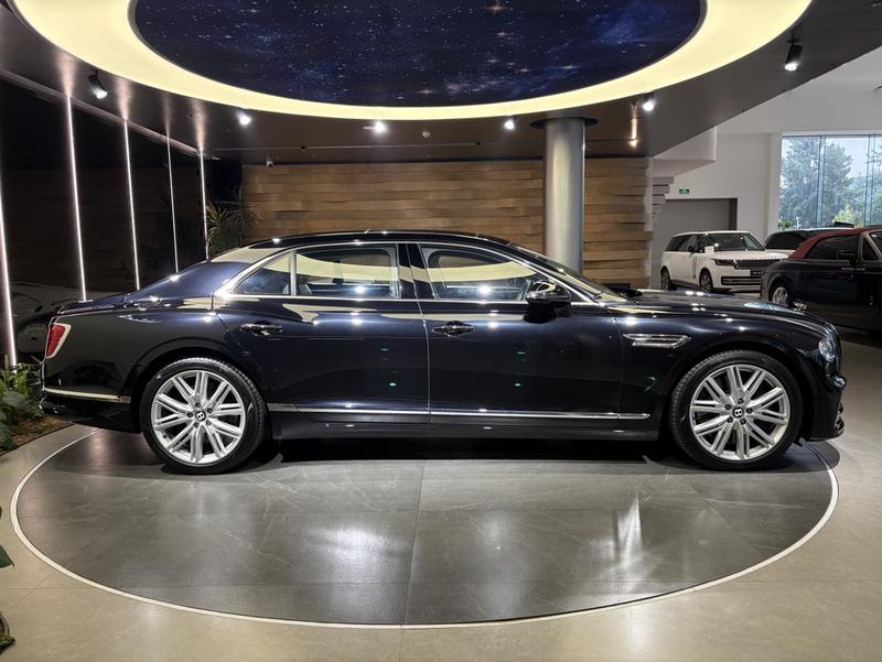 Bentley Flying Spur, 2024 — фото 7 из 12