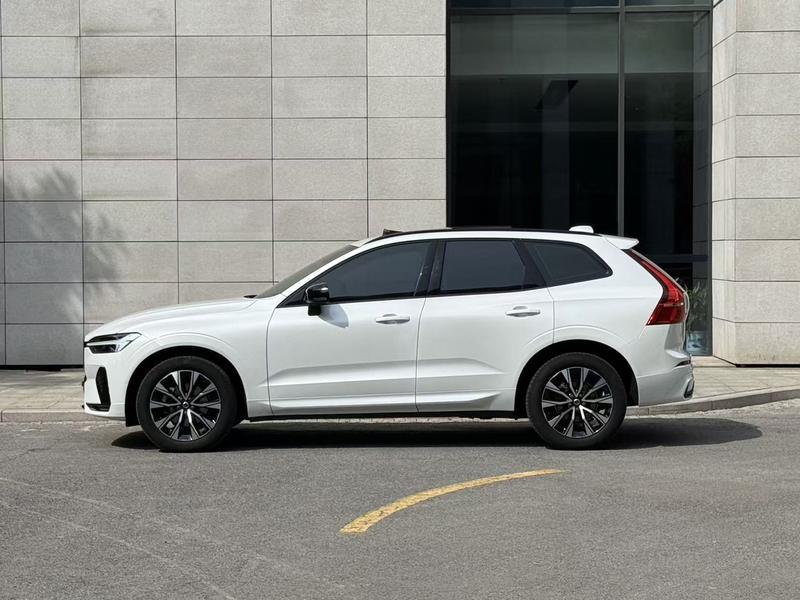 Volvo XC60, 2022 — фото 4 из 12