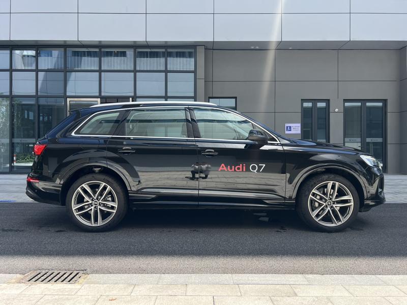 Audi Q7, 2025 — фото 8 из 12