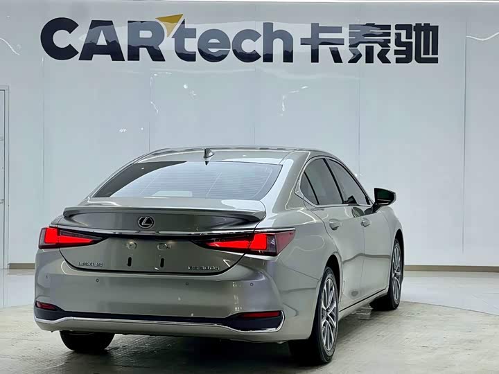 Lexus ES, 2023 — фото 4 из 9