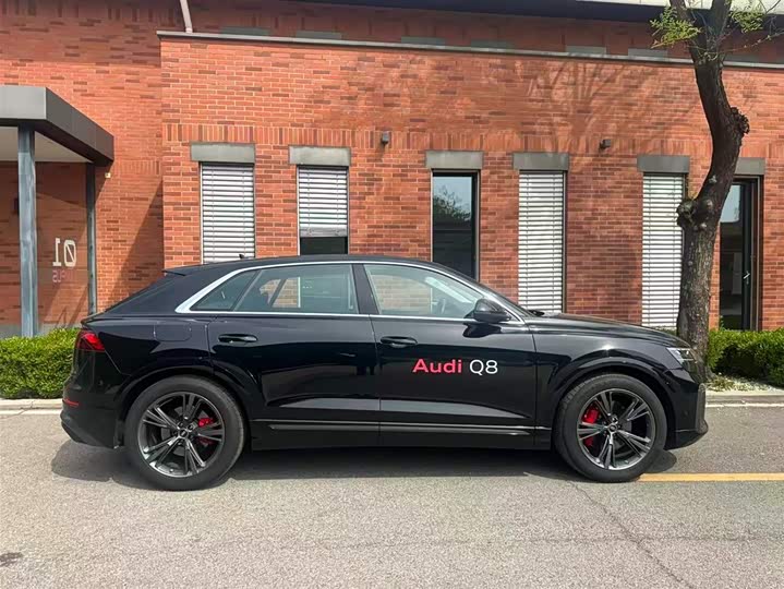 Audi Q8, 2025 — фото 3 из 9