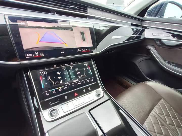 Audi A8, 2023 — фото 6 из 9