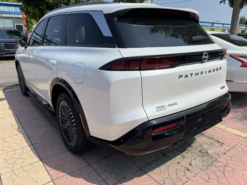 Nissan Pathfinder, 2023 — фото 4 из 11