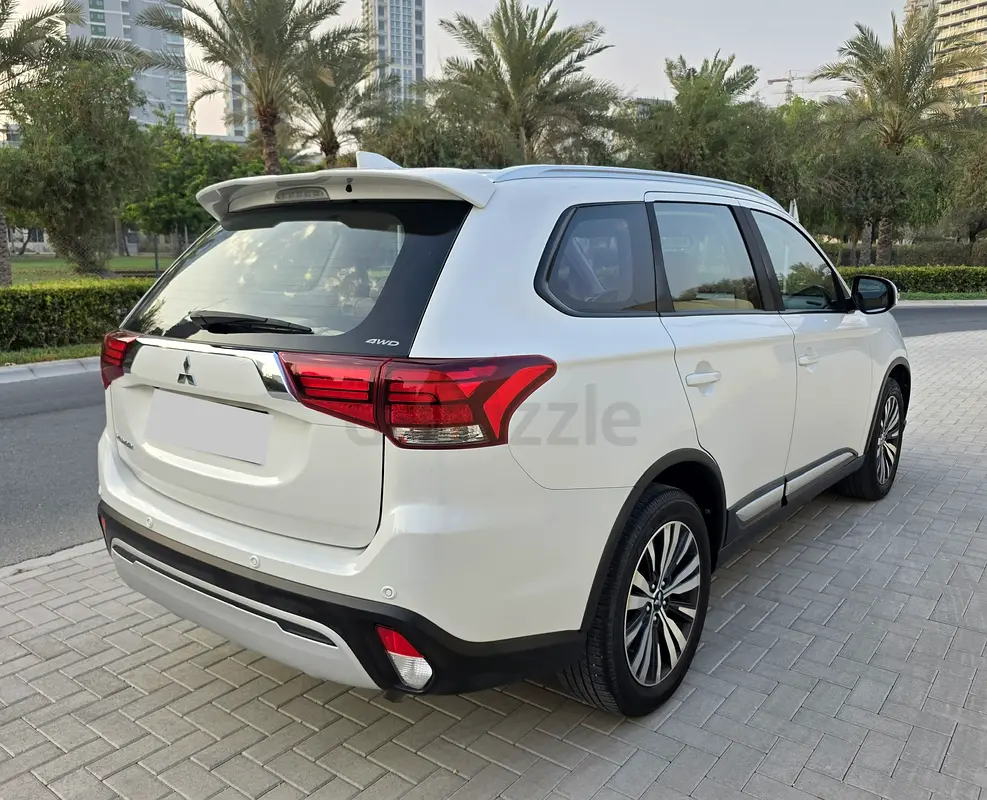 Mitsubishi Outlander, 2023 — фото 7 из 10