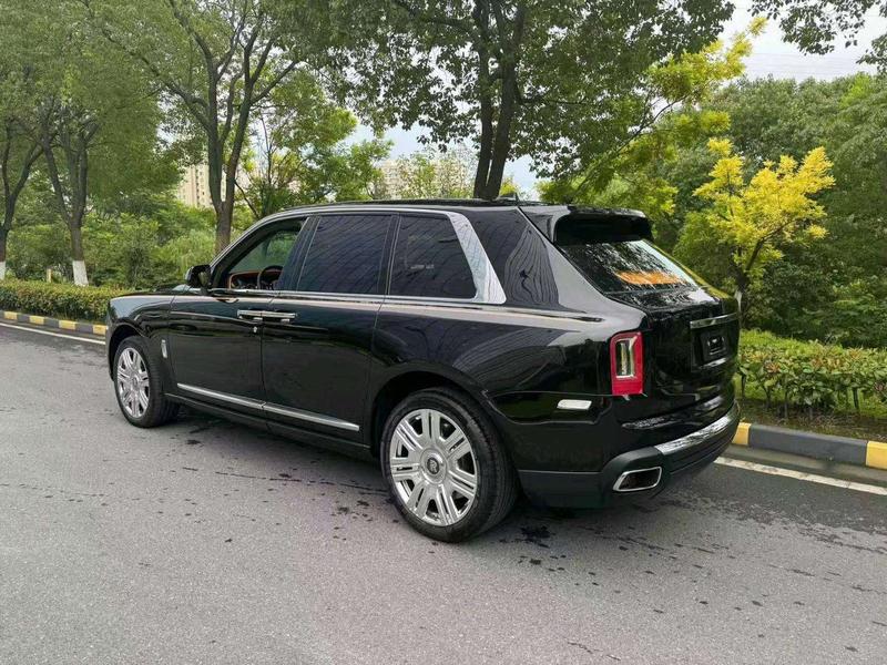 Rolls-Royce Cullinan, 2023 — фото 2 из 7