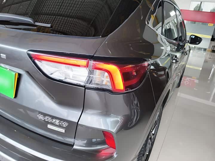 Ford Escape, 2022 — фото 8 из 9