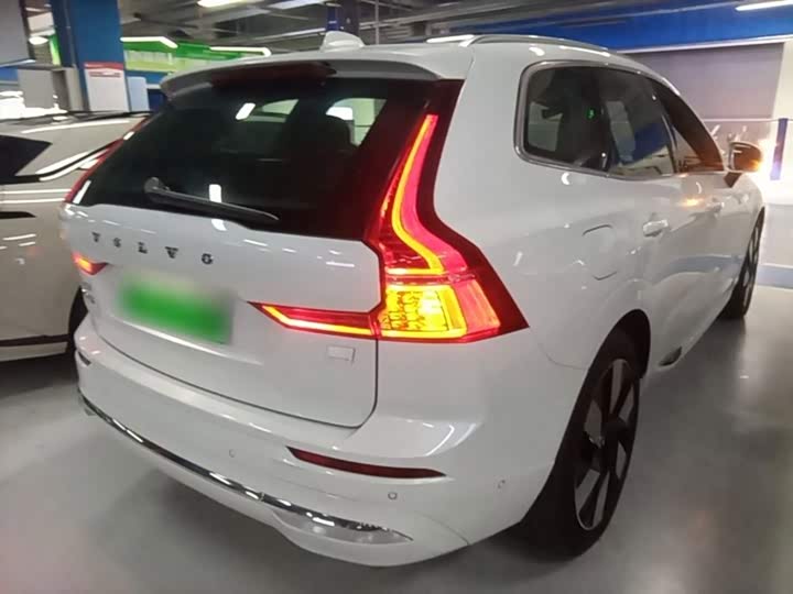 Volvo XC60 Hybrid, 2023 — фото 7 из 9