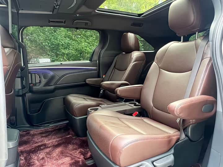 Toyota Granvia, 2025 — фото 7 из 9