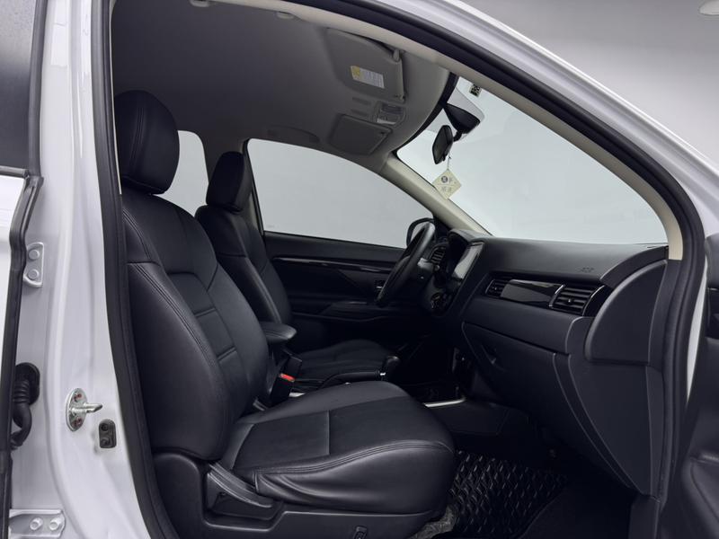 Mitsubishi Outlander, 2023 — фото 11 из 12