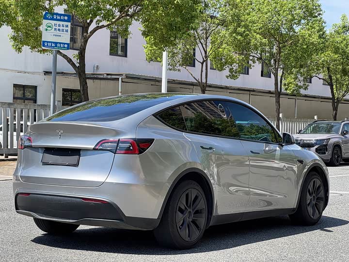Tesla Model Y, 2023 — фото 4 из 9
