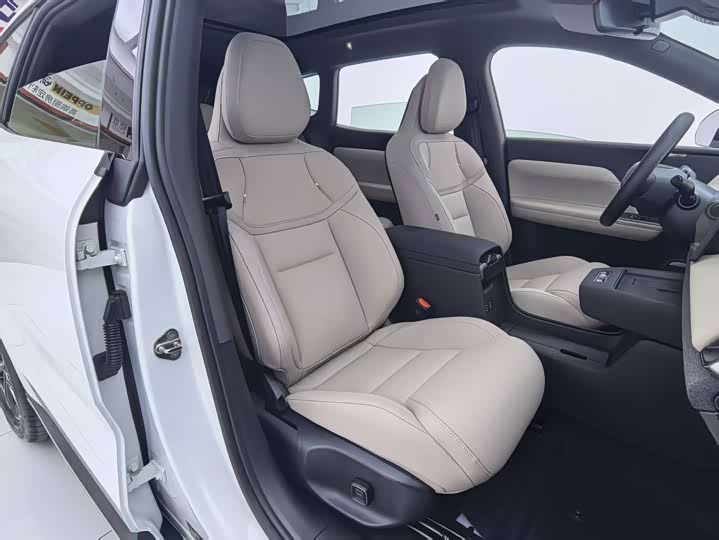 Volvo XC70 Hybrid, 2025 — фото 9 из 9