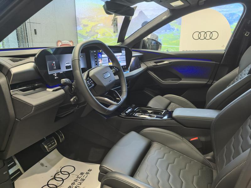 Audi Q6L e-tron, 2025 — фото 7 из 10
